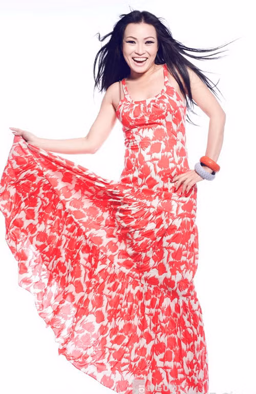 Phương Thanh đánh giá về các cặp đôi tham gia Bước nhảy hoàn vũ: "Tôi vẫn đánh giá rất cao Minh Hằng và tin rằng cô ấy sẽ làm nên chuyện ở mùa thi này. Tuy nhiên, ngay sau vòng thi đầu tiên tôi đã thấy bật lên thêm hai ứng viên mới là Vân Trang và Huỳnh Đông. Tôi thực sự rất thích Huỳnh Đông cùng những điệu nhảy tự nhiên và tươi vui của cậu ấy. Vân Trang thể hiện các động tác rất điêu luyện và cô ấy cũng sẽ là một ứng viên sáng giá".