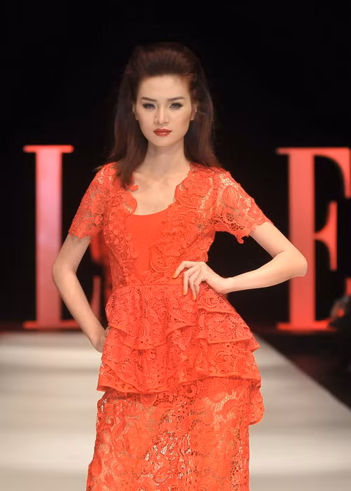 Giải bạc Siêu mẫu 2011 Ngọc Oanh có chiều cao 1m78, nhưng cân nặng chỉ có 50 kg. Vóc dáng của cô rất khó mập, nên dù ăn nhiều cũng chỉ đạt tới 54 kg. Lúc Ngọc Oanh gầy nhất là 48 kg.