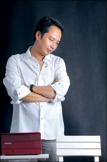 'Chúng tôi luôn sống giữa những lời đồn thổi. Việc sống đúng vị trí riêng mới là điều quan trọng. Khi tôi đã xác định việc của mình là nhạc sĩ, nhà sản xuất, đương nhiên tôi phải đứng phía sau. Còn tôi muốn nhảy lên trước để được mọi người nhắc đến, tôi sẽ không còn thời giờ để làm công việc cá nhân', Nhạc sỹ Anh Quân trả lời trên một tờ báo. 'Chúng tôi luôn sống giữa những lời đồn thổi. Việc sống đúng vị trí riêng mới là điều quan trọng. Khi tôi đã xác định việc của mình là nhạc sĩ, nhà sản xuất, đương nhiên tôi phải đứng phía sau. Còn tôi muốn nhảy lên trước để được mọi người nhắc đến, tôi sẽ không còn thời giờ để làm công việc cá nhân', Nhạc sỹ Anh Quân trả lời trên một tờ báo.