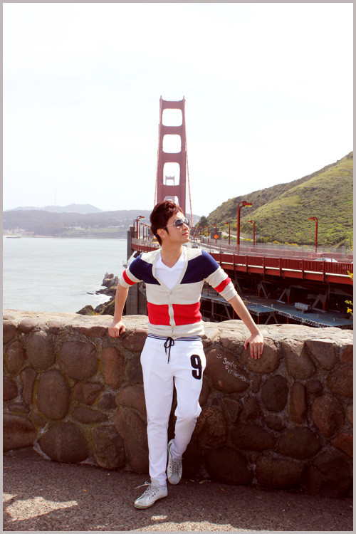 Nhật Tinh Anh khoe ảnh chụp tại Mỹ. Từng có thời gian Nhật Tinh Anh tính sang Mỹ định cư vì gia đình, ba mẹ anh đều đã chuyển sang đây sinh sống ổn định từ rất lâu rồi. Tuy nhiên, sau đó, bởi cảm thấy không thể dứt bỏ showbiz hoàn toàn nên chàng ca sỹ Và anh đã yêu thay đổi quyết định vào giờ chót. Nhật Tinh Anh khoe ảnh chụp tại Mỹ. Từng có thời gian Nhật Tinh Anh tính sang Mỹ định cư vì gia đình, ba mẹ anh đều đã chuyển sang đây sinh sống ổn định từ rất lâu rồi. Tuy nhiên, sau đó, bởi cảm thấy không thể dứt bỏ showbiz hoàn toàn nên chàng ca sỹ Và anh đã yêu thay đổi quyết định vào giờ chót.