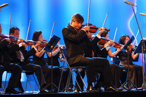 Ngoài những bản nhạc nổi tiếng của A.Vivaldi, P.Tchaikovsky, khán giả còn được thưởng thức các tác phẩm đến từ các nhà soạn nhạc nổi tiếng như Bach, A.Piazzolla hay A.Borodin. Những bản nhạc tuyệt tác cùng sự phối hợp trình diễn của dàn nhạc lần đầu tiên xuất hiện tại Việt Nam đem đến cho khán giả nhiều trải nhiệm mới lạ. Ngoài những bản nhạc nổi tiếng của A.Vivaldi, P.Tchaikovsky, khán giả còn được thưởng thức các tác phẩm đến từ các nhà soạn nhạc nổi tiếng như Bach, A.Piazzolla hay A.Borodin. Những bản nhạc tuyệt tác cùng sự phối hợp trình diễn của dàn nhạc lần đầu tiên xuất hiện tại Việt Nam đem đến cho khán giả nhiều trải nhiệm mới lạ.