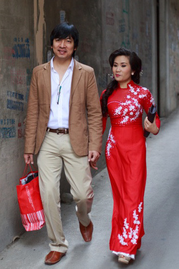 Vợ chồng Cù Trọng Xoay chuẩn bị trong lễ ăn hỏi. Vợ chồng Cù Trọng Xoay chuẩn bị trong lễ ăn hỏi.