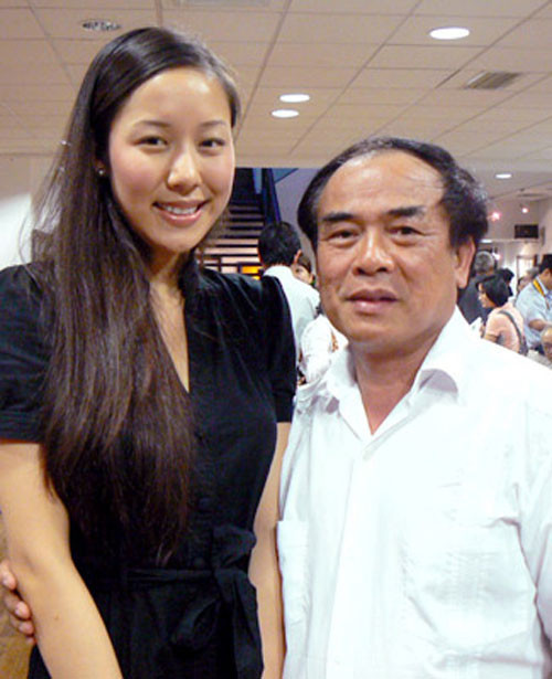 HH Ngô Phương Lan và cha – ông Ngô Quang Xuân, nguyên Phó chủ nhiệm Ủy ban đối ngoại Quốc hội Việt Nam 2008, Đại sứ Việt Nam tại Thụy Sỹ. HH Ngô Phương Lan và cha – ông Ngô Quang Xuân, nguyên Phó chủ nhiệm Ủy ban đối ngoại Quốc hội Việt Nam 2008, Đại sứ Việt Nam tại Thụy Sỹ.