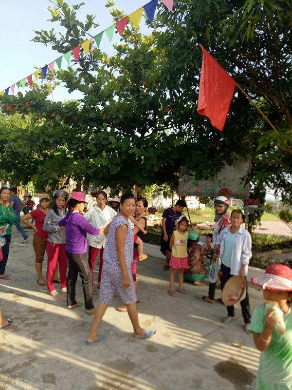 Phụ huynh học sinh đến Hiệu trưởng đòi lại tiền trường Phụ huynh học sinh đến Hiệu trưởng đòi lại tiền trường