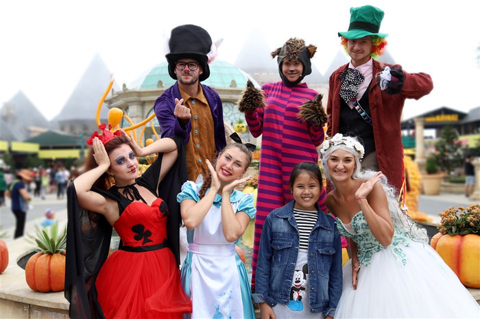 Tiếp nối kinh nghiệm đã tổ chức thành công nhiều lễ hội quy mô suốt từ đầu năm tới nay, Halloween trên đỉnh Núi Chúa dịp này hấp dẫn bội phần trên nền câu chuyện phiêu lưu hấp dẫn của các nhân vật cổ tích huyền thoại trong “Xứ sở thần tiên”. Tiếp nối kinh nghiệm đã tổ chức thành công nhiều lễ hội quy mô suốt từ đầu năm tới nay, Halloween trên đỉnh Núi Chúa dịp này hấp dẫn bội phần trên nền câu chuyện phiêu lưu hấp dẫn của các nhân vật cổ tích huyền thoại trong “Xứ sở thần tiên”.