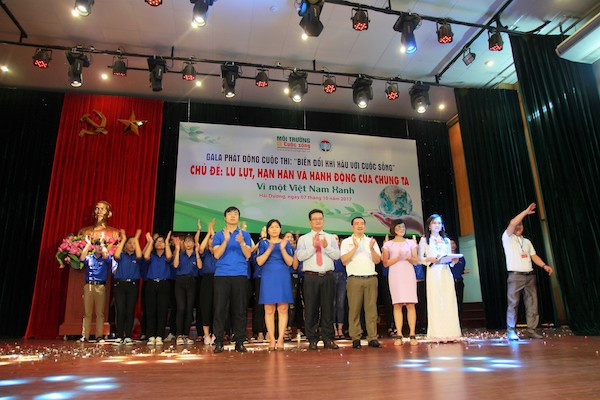 Các vị đại biểu cùng phát động cuộc thi “Biến đổi khí hậu với cuộc sống” trong trường Kỹ thuật Y tế Hải Dương. Các vị đại biểu cùng phát động cuộc thi “Biến đổi khí hậu với cuộc sống” trong trường Kỹ thuật Y tế Hải Dương.