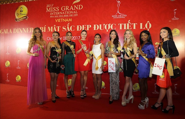 Các người đẹp rất thích vị ngon của Trà thanh nhiệt Dr Thanh không đường Các người đẹp rất thích vị ngon của Trà thanh nhiệt Dr Thanh không đường