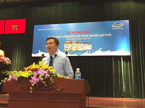 Ông Mai Thanh Việt – Giám đốc Marketing Ngành hàng Sữa Bột phát biểu tại lễ mừng thọ và hội thảo chăm sóc sức khỏe. Ông Mai Thanh Việt – Giám đốc Marketing Ngành hàng Sữa Bột phát biểu tại lễ mừng thọ và hội thảo chăm sóc sức khỏe.