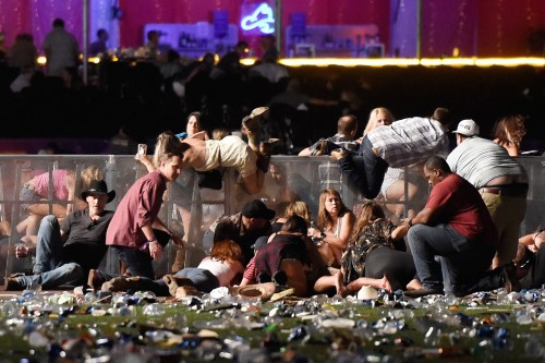 Hiện trường vụ xả súng ở Las Vegas hôm 1/10 (Ảnh CNN) Hiện trường vụ xả súng ở Las Vegas hôm 1/10 (Ảnh CNN)