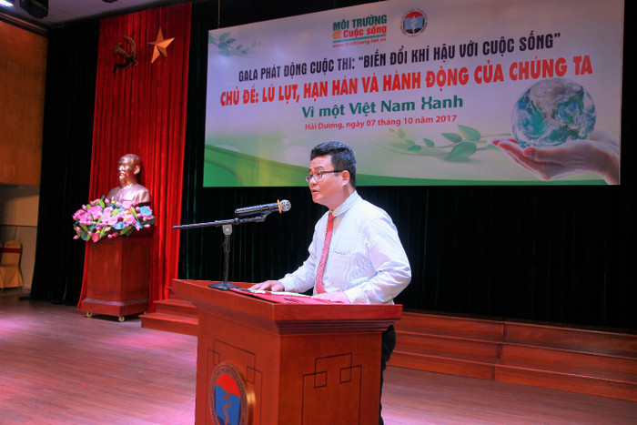 Tiến sĩ Trần Quang Cảnh - Phó hiệu trưởng trường Kỹ thuật Y tế Hải Dương phát biểu tại buổi gala Tiến sĩ Trần Quang Cảnh - Phó hiệu trưởng trường Kỹ thuật Y tế Hải Dương phát biểu tại buổi gala