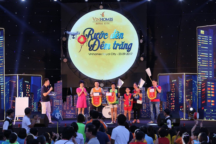 Chương trình trung thu tại Vinhomes Royal City. Chương trình trung thu tại Vinhomes Royal City.