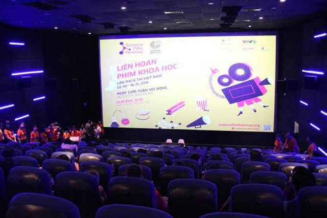 Liên hoan phim khoa học 2017 đang thu hút rất nhiều học sinh nói chung và học sinh trung tâm tiếng Anh Apax English nói riêng. Liên hoan phim khoa học 2017 đang thu hút rất nhiều học sinh nói chung và học sinh trung tâm tiếng Anh Apax English nói riêng.