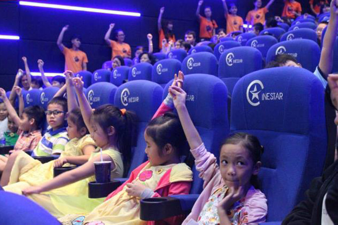 Các em học sin rất hào hứng với hoạt động này Các em học sin rất hào hứng với hoạt động này