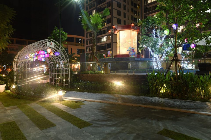 Khu vườn Imperia Garden về đêm đẹp lung linh. Khu vườn Imperia Garden về đêm đẹp lung linh.