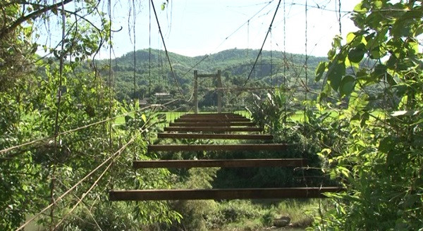 Cầu xóm Bệ không có mặt cầu Cầu xóm Bệ không có mặt cầu