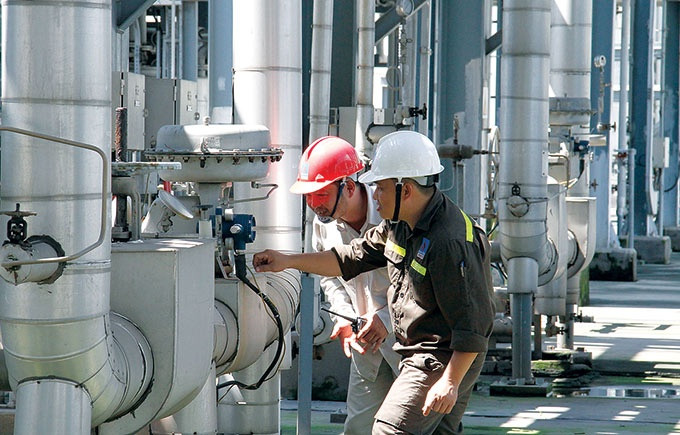 Kỹ sư bảo dưỡng PVTEX kiểm tra, đánh giá thiết bị nhà máy. Kỹ sư bảo dưỡng PVTEX kiểm tra, đánh giá thiết bị nhà máy.