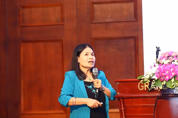 Phó Giáo sư Nguyễn Thanh Chò trình bày về liệu pháp điều trị bằng dinh dưỡng cho bệnh nhân đái tháo đường