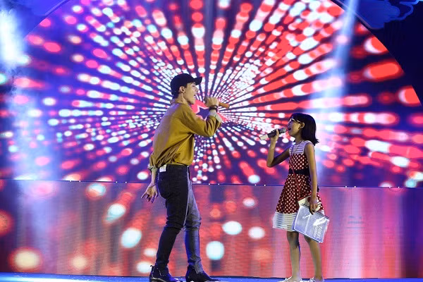 "Hôm nay con cảm thấy rất là háo hức vì có chú Erik và cô Dương Hoàng Yến. Chương trình hôm nay rất vui và tấp nập, ai ai cũng hào hứng" - Bé Nguyễn Lan Vy, 10 tuổi, cư dân Imperia Garden.