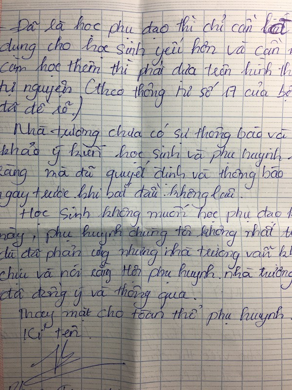 Lá đơn kiến nghị của đại diện phụ huynh ở thị xa La Gi, tỉnh Bình Thuận gửi đến Báo Điện tử Giáo dục Việt Nam.