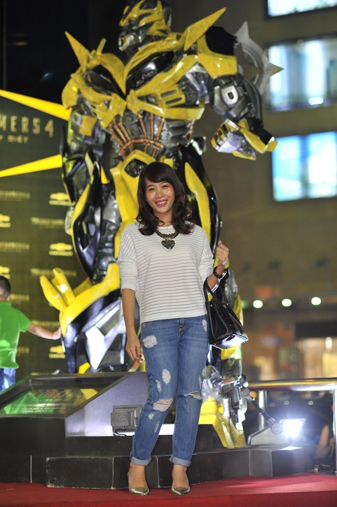 MC Diệp Chi giản dị đi sự kiện