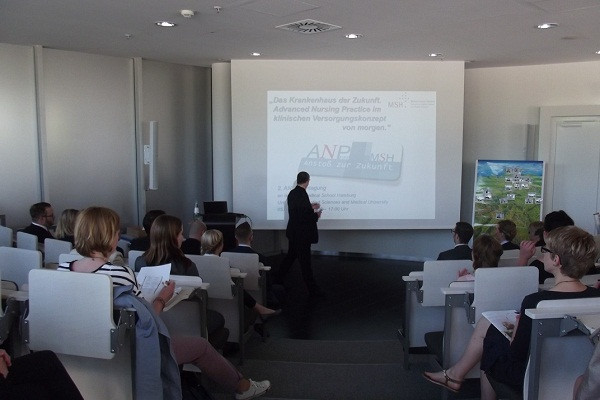 Giáo viên tham dự khóa học bồi dưỡng chuyên môn. Giáo viên tham dự khóa học bồi dưỡng chuyên môn.