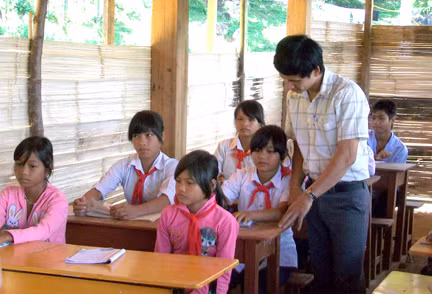 Chuyện luân chuyển giáo viên còn đó nhiều khuất tất khiến giáo viên bức xúc. (Ảnh minh họa, nguồn: Báo Quảng Ngãi)