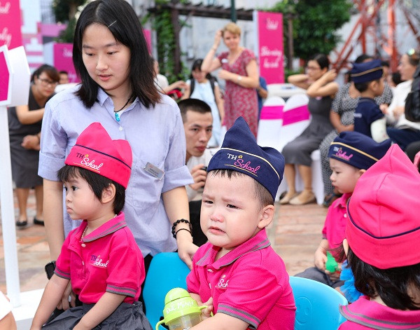 Những em bé lần đầu dự lễ khai giảng. Những em bé lần đầu dự lễ khai giảng.