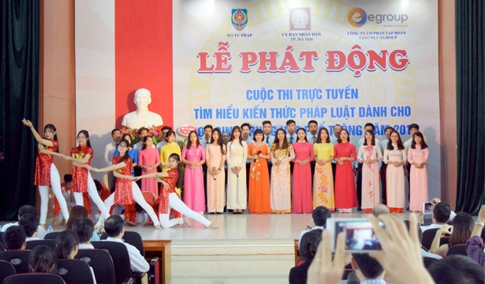 Văn nghệ mở màn buổi lễ. Văn nghệ mở màn buổi lễ.