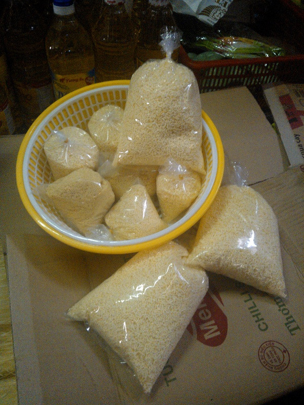 Các loại hạt nêm “3 không” chỉ được đựng trong các bao ni lông “trống trơn”, không ghi bất cứ thông tin gì về sản phẩm. Các loại hạt nêm “3 không” chỉ được đựng trong các bao ni lông “trống trơn”, không ghi bất cứ thông tin gì về sản phẩm.