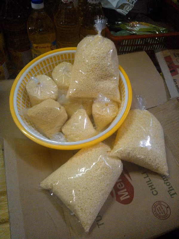 Các loại hạt nêm “3 không” chỉ được đựng trong các bao ni lông “trống trơn”, không ghi bất cứ thông tin gì về sản phẩm. Các loại hạt nêm “3 không” chỉ được đựng trong các bao ni lông “trống trơn”, không ghi bất cứ thông tin gì về sản phẩm.