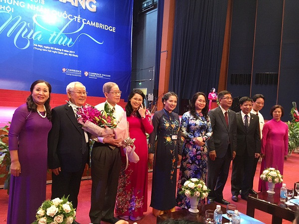 Đồng chí Nguyễn Khánh là vị lãnh đạo Đảng, Nhà nước đầu tiên đến với trường Nguyễn Siêu từ những ngày đầu thành lập và vẫn luôn dõi theo từng bước phát triển của nhà trường. Đồng chí Nguyễn Khánh là vị lãnh đạo Đảng, Nhà nước đầu tiên đến với trường Nguyễn Siêu từ những ngày đầu thành lập và vẫn luôn dõi theo từng bước phát triển của nhà trường.