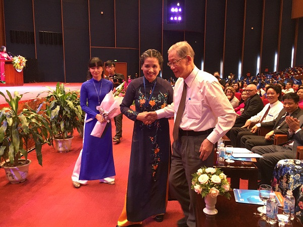 Lãnh đạo nhà trường tặng hoa đồng chí Nguyễn Khánh, nguyên Bí thư Trung ương Đảng, Nguyên Phó Thủ Tướng Chính phủ. Lãnh đạo nhà trường tặng hoa đồng chí Nguyễn Khánh, nguyên Bí thư Trung ương Đảng, Nguyên Phó Thủ Tướng Chính phủ.