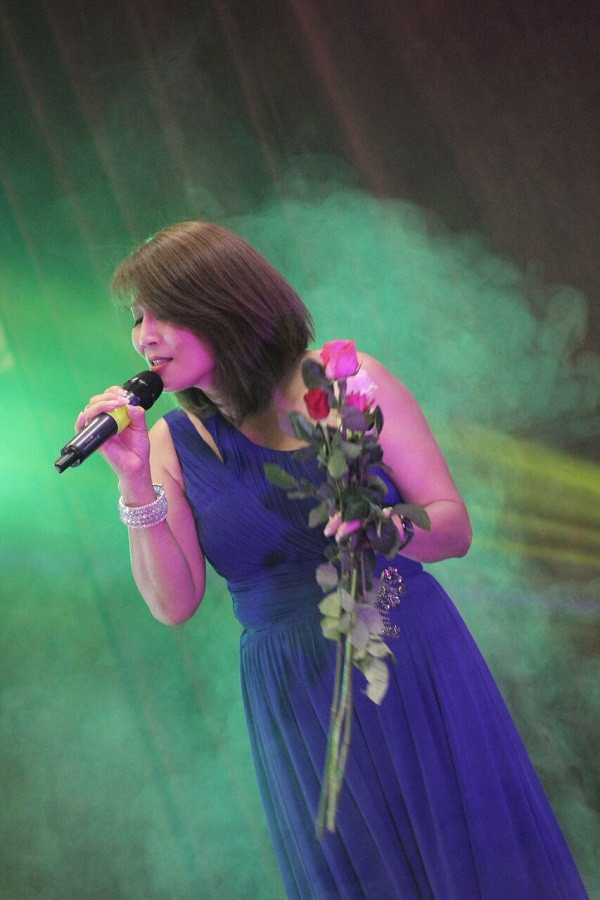 Ca sĩ Ngọc Bích tha thiết với “Mẹ con đã về” của Mạnh Quân