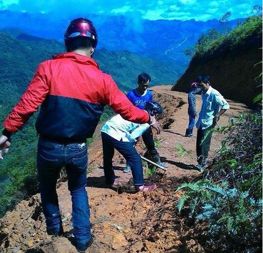 Vừa đi vừa mở đường.