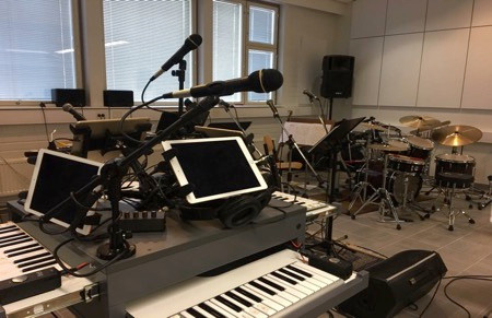 Phòng học nhạc tại một trường cấp 2 Phòng học nhạc tại một trường cấp 2