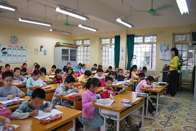 Trường công lập còn tồn tại những hạn chế cơ bản cần sớm được giải quyết. (Ảnh minh hoạ: Báo Nhân Dân) Trường công lập còn tồn tại những hạn chế cơ bản cần sớm được giải quyết. (Ảnh minh hoạ: Báo Nhân Dân)