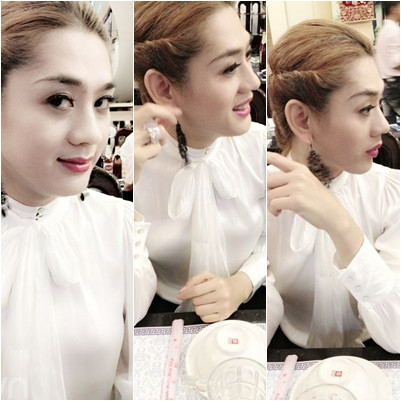 .. và cả kiểu tóc cầu kỳ và diêm dúa đã làm nhan sắc của Lâm Chí Khanh trở nên "gượng gạo" hơn, và cũng "xấu xí" hơn vài phần. .. và cả kiểu tóc cầu kỳ và diêm dúa đã làm nhan sắc của Lâm Chí Khanh trở nên "gượng gạo" hơn, và cũng "xấu xí" hơn vài phần.