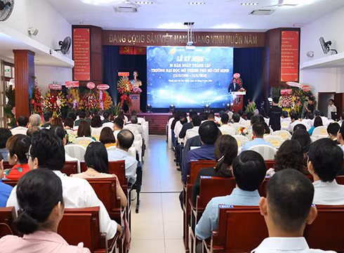 Lễ kỷ niệm 30 năm ngày thành lập Trường Đại học Mở Thành phố Hồ Chí Minh (ảnh: BTC)