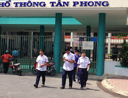 Học sinh trường trung học phổ thông Tân Phong (ảnh minh họa, nguồn: nld.com.vn) Học sinh trường trung học phổ thông Tân Phong (ảnh minh họa, nguồn: nld.com.vn)