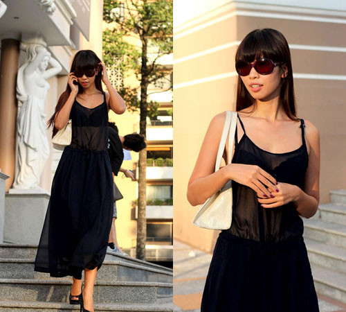 ... và diện trang phục mỏng tang tự tin dạo phố