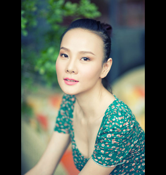 Cũng giống như Anh Thư, Dương Yến Ngọc cũng gây ra những ấn tượng nhất định khi trở lại làng thời trang sau thời gian lục đục chuyện gia đình. Người phụ nữ sinh năm 1979 đã rất thành công khi hâm nóng tên tuổi của mình. Cô đã thành công với sự trở lại là một Dương Yến Ngọc gợi cảm và quyến rũ. Cũng giống như Anh Thư, Dương Yến Ngọc cũng gây ra những ấn tượng nhất định khi trở lại làng thời trang sau thời gian lục đục chuyện gia đình. Người phụ nữ sinh năm 1979 đã rất thành công khi hâm nóng tên tuổi của mình. Cô đã thành công với sự trở lại là một Dương Yến Ngọc gợi cảm và quyến rũ.