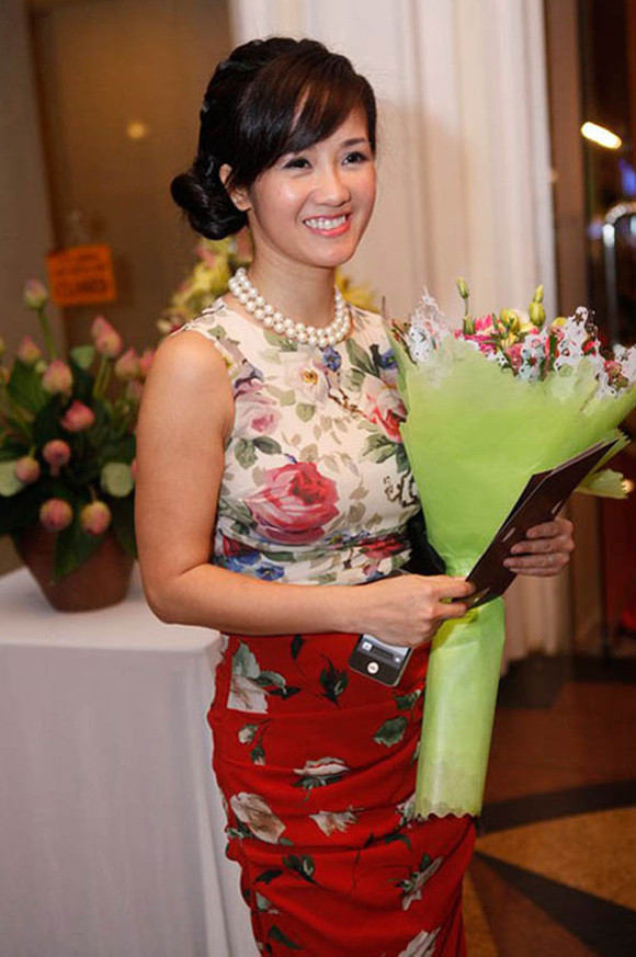 "Chị Bống" Hồng Nhung vẫn luôn giữ được sự trẻ trung. "Chị Bống" Hồng Nhung vẫn luôn giữ được sự trẻ trung.