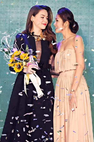 Vì thế nên mọi người đã đặt ra một phép so sánh về nhan sắc ổn định của Hà Hồ và sự 'xuống dốc' của Hà Tăng