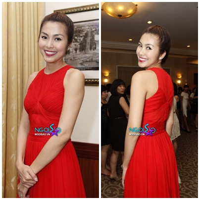 Một lần khác, dù đã lựa chọn chiếc váy màu đỏ rực rỡ, nhưng kiểu tóc và cả màu son môi vẫn khiến cô nàng ngọc nữ một thời trông già đi nhiều tuổi Một lần khác, dù đã lựa chọn chiếc váy màu đỏ rực rỡ, nhưng kiểu tóc và cả màu son môi vẫn khiến cô nàng ngọc nữ một thời trông già đi nhiều tuổi