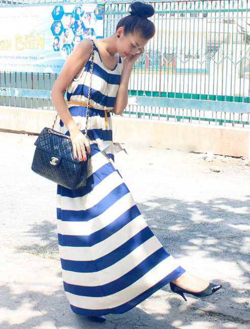 Style cực ổn và năng động cùng đầm maxi sọc to bản.