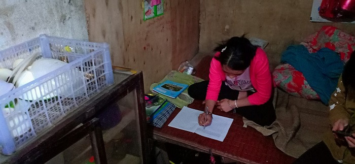 Sáng tác thơ, văn là thú vui duy nhất của Thảo (Ảnh: Vũ Ninh) Sáng tác thơ, văn là thú vui duy nhất của Thảo (Ảnh: Vũ Ninh)