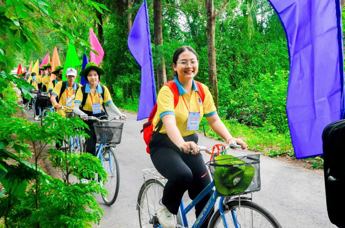 Em Trần Văn Linh Thương - Học trò cũ của tác giả. Em Trần Văn Linh Thương - Học trò cũ của tác giả.