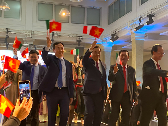 2. Với đường bay thẳng giữa Hà Nội và Milan, các hoạt động giao lưu văn hóa, du lịch và kinh tế sẽ có động lực to lớn để phát triển trong tương lai.jpg