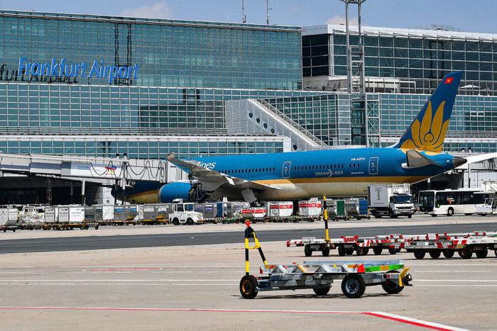 Ảnh 1. Vietnam Airlines triển khai chương trình ưu đãi đặc biệt cho hành khách khởi hành từ Hà Nội và TP. Hồ Chí Minh đến các quốc gia châu Âu.jpg