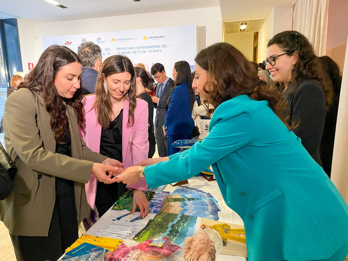 9. Sự kiện xúc tiến du lịch lần này cùng với việc khai trương đường bay thẳng Hà Nội - Milan góp phần thắt chặt quan hệ hữu nghị, hợp tác kinh tế - văn hóa giữa Việt Nam và Italy.jpg